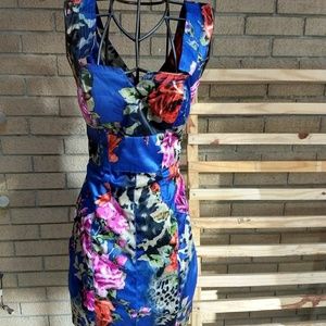 Fun floral cocktail dress 👗